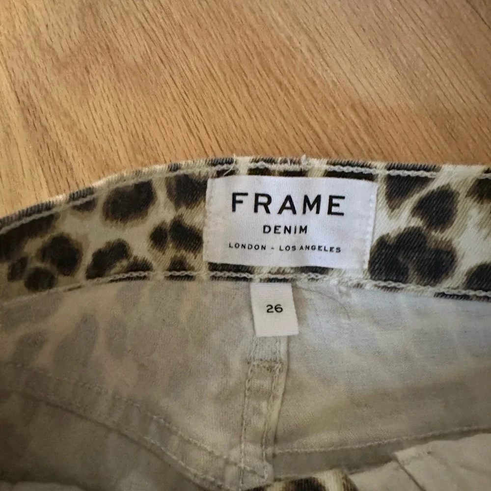 FRAME denim | Ali High Rise Cigarette | 26 | Animal Leopard Print | Beige Multi - Picture 3 of 8